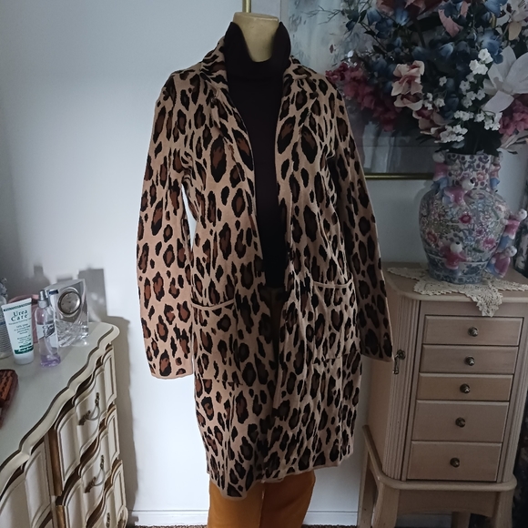 EUC Chico Cardigan Sweater - Picture 2 of 2